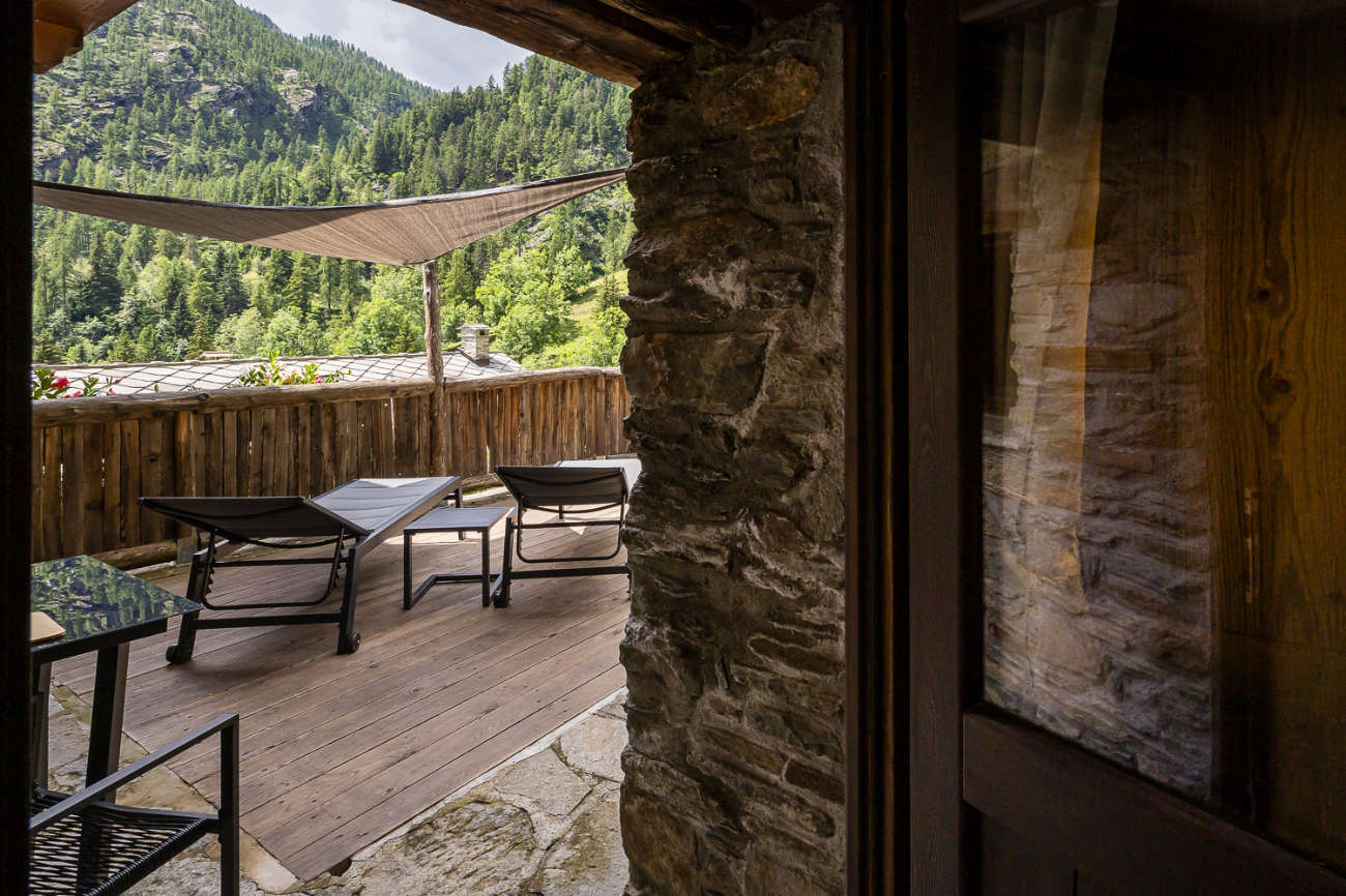 Baita romantica con balcone legno solarium: Champorcher, Valle d'Aosta Baita romantica con balcone legno solarium: Champorcher, Valle d'Aosta