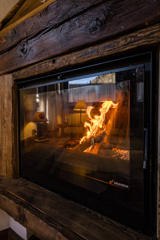 Baite con camino Weekend romantico in Valle d'Aosta autunno: baite di Revivre Village